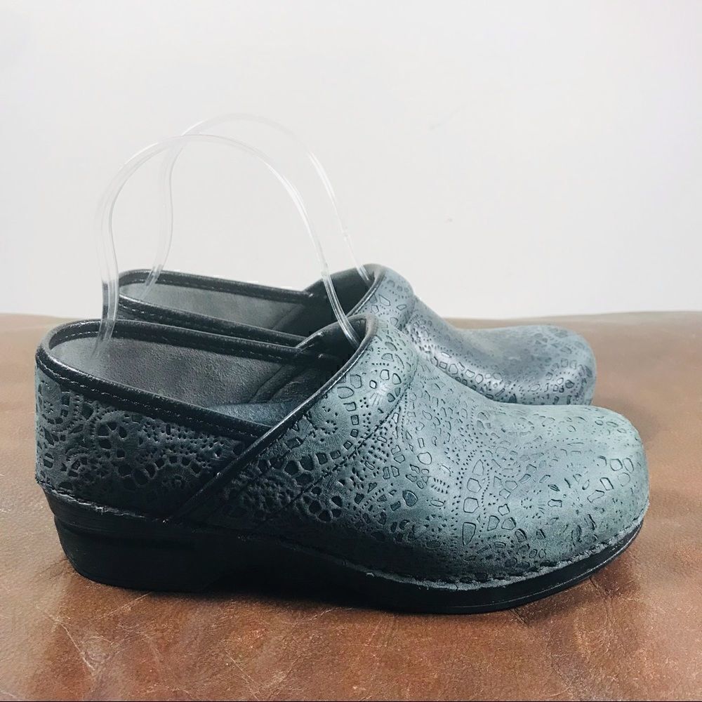 ✅Dansko black leather patterned professional clogs